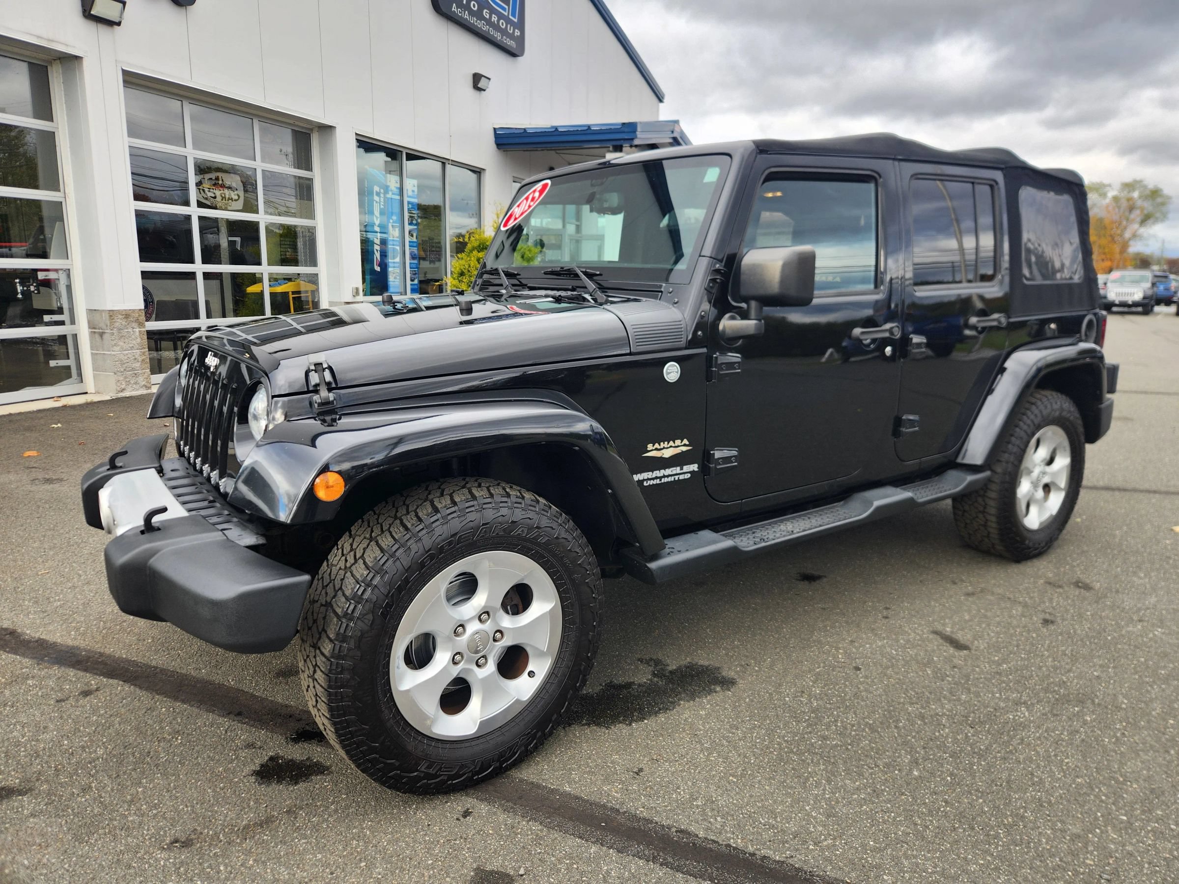 Used 2015 Jeep Wrangler Unlimited Sahara w/ Connectivity Group AWD/4WD image 6