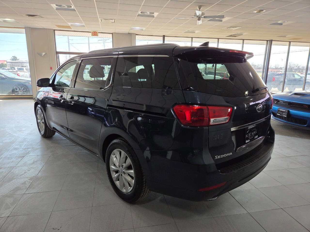 Used 2017 Kia Sedona EX image 5