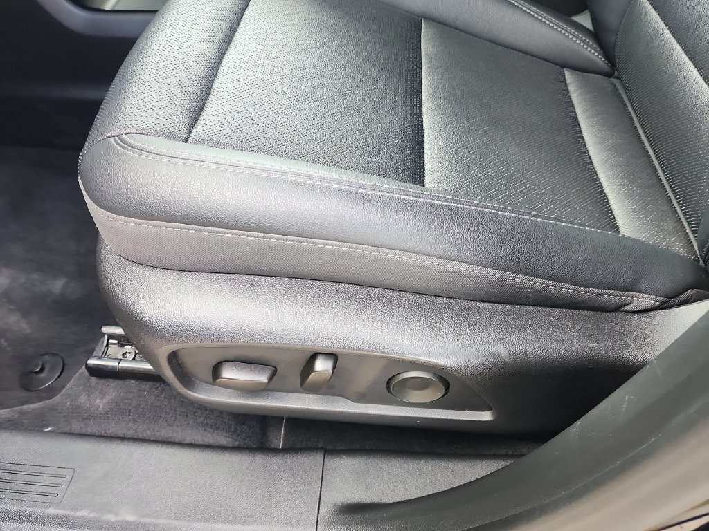Used 2025 Chevrolet Equinox LT w/ Convenience Package II FWD image 12