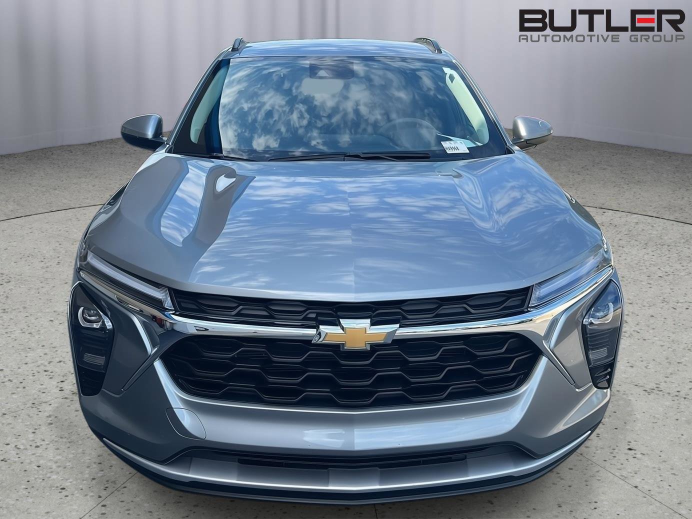 Used 2025 Chevrolet Trax LT FWD image 9