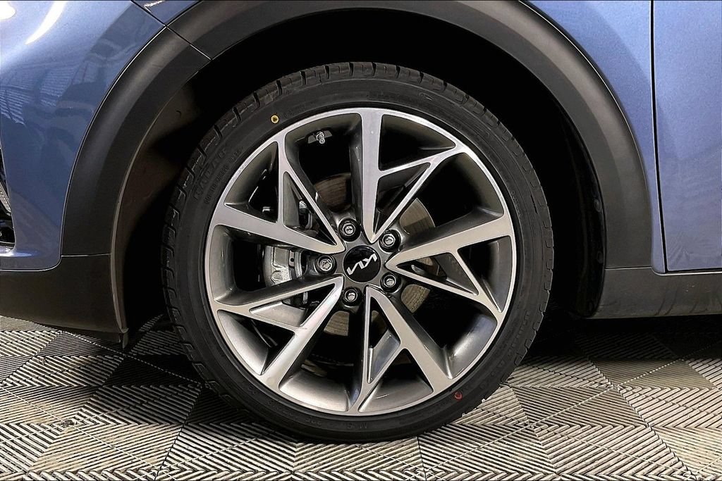 Used 2022 Kia Niro Touring Special Edition FWD image 8