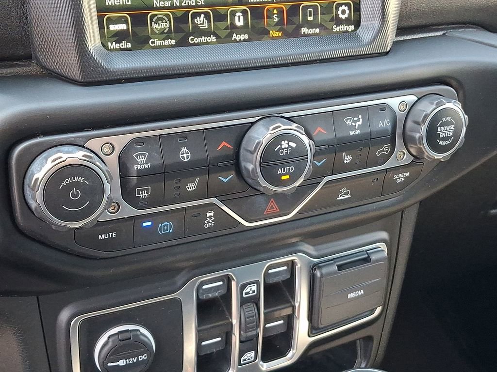 Used 2023 Jeep Wrangler Unlimited Sahara w/ Cold Weather Group AWD/4WD image 16