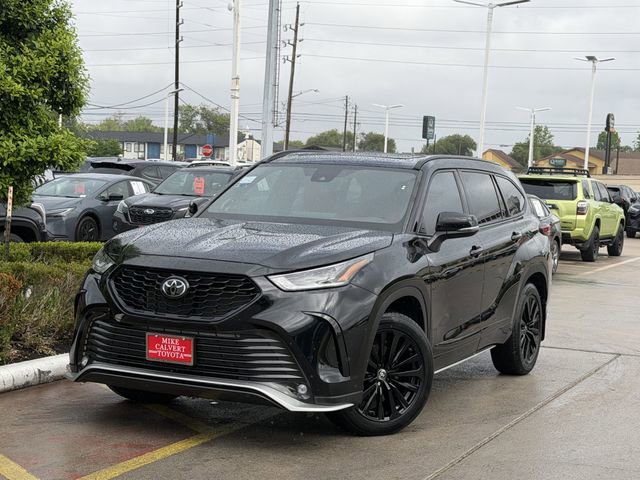 Used 2023 Toyota Highlander XSE image 2