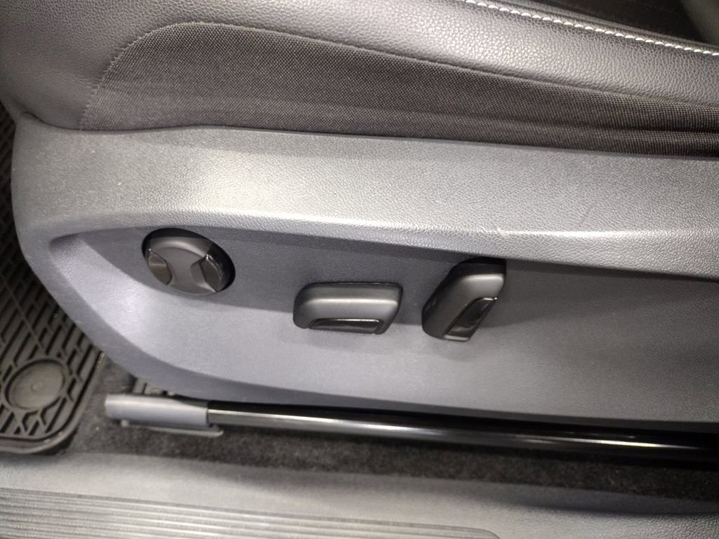 Certified 2024 Volkswagen Tiguan SE image 23