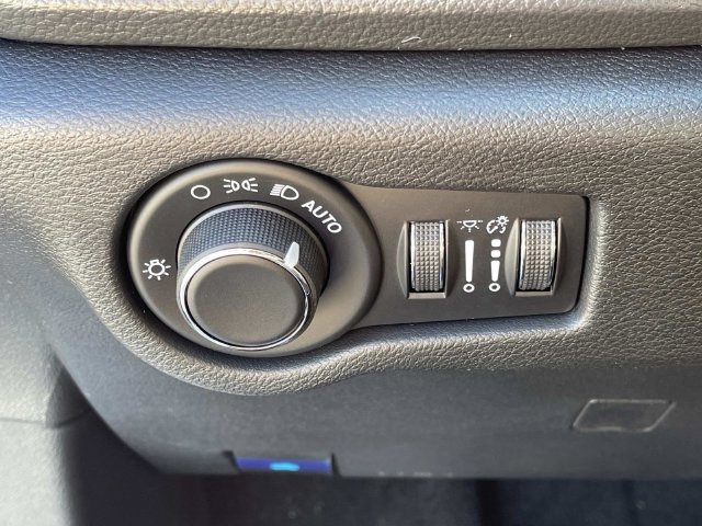 New 2027 Chrysler Pacifica Limited FWD image 32