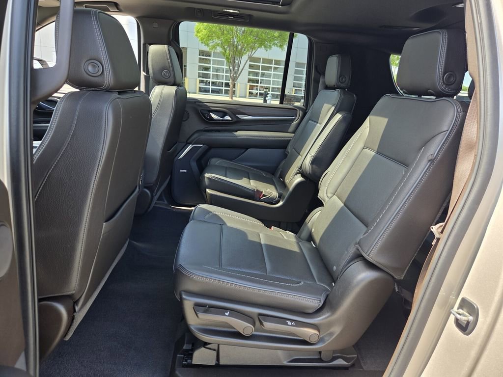 Used 2021 GMC Yukon XL Denali w/ Denali Premium Package image 10