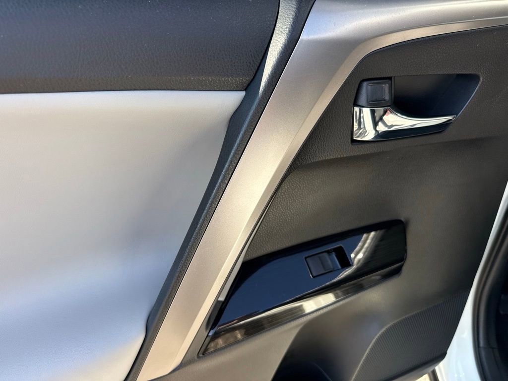 Used 2017 Toyota RAV4 Limited w/ Protection Package image 33