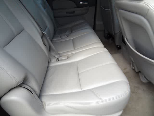 Used 2014 Chevrolet Suburban LT RWD image 12