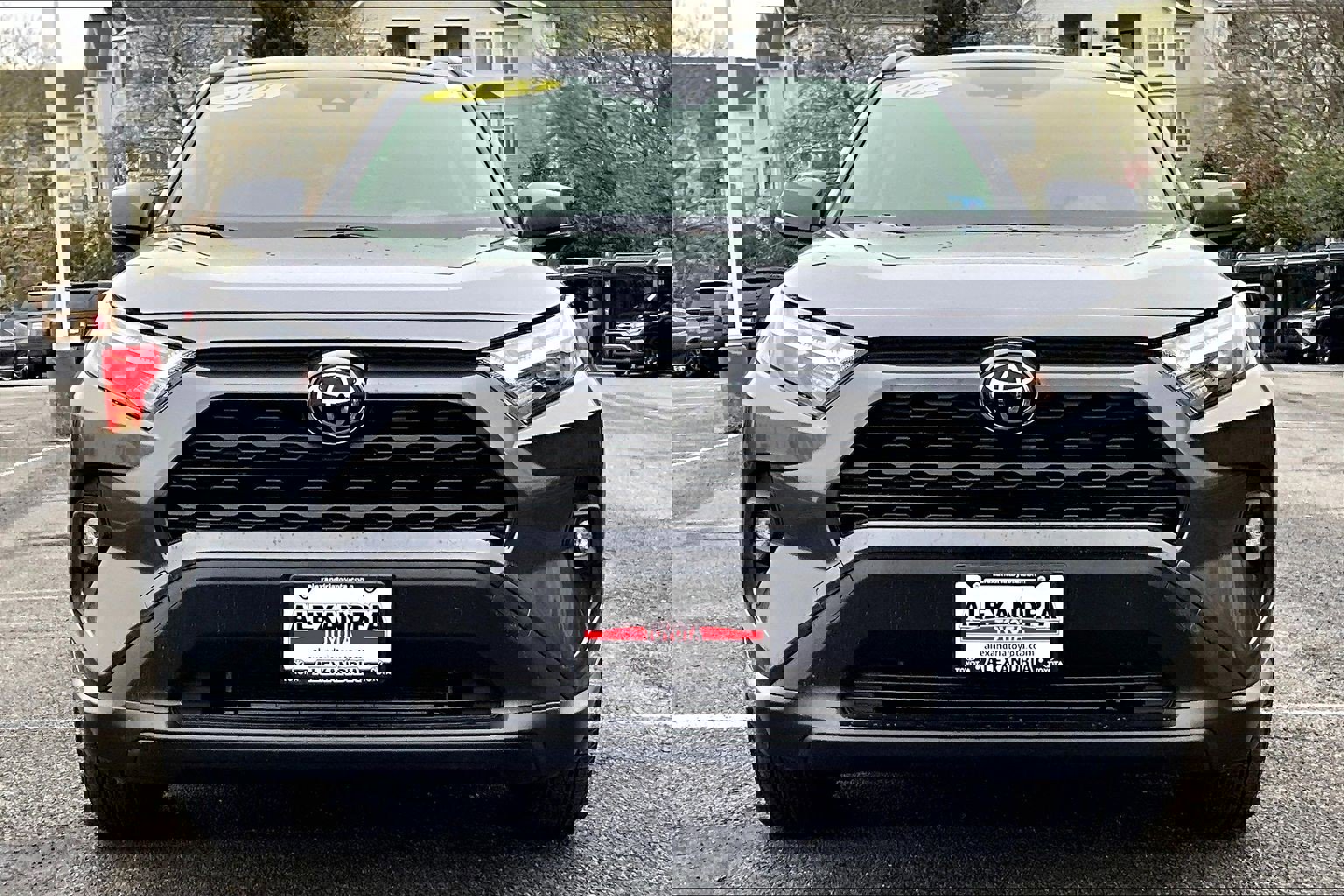 Used 2023 Toyota RAV4 XLE Premium image 3