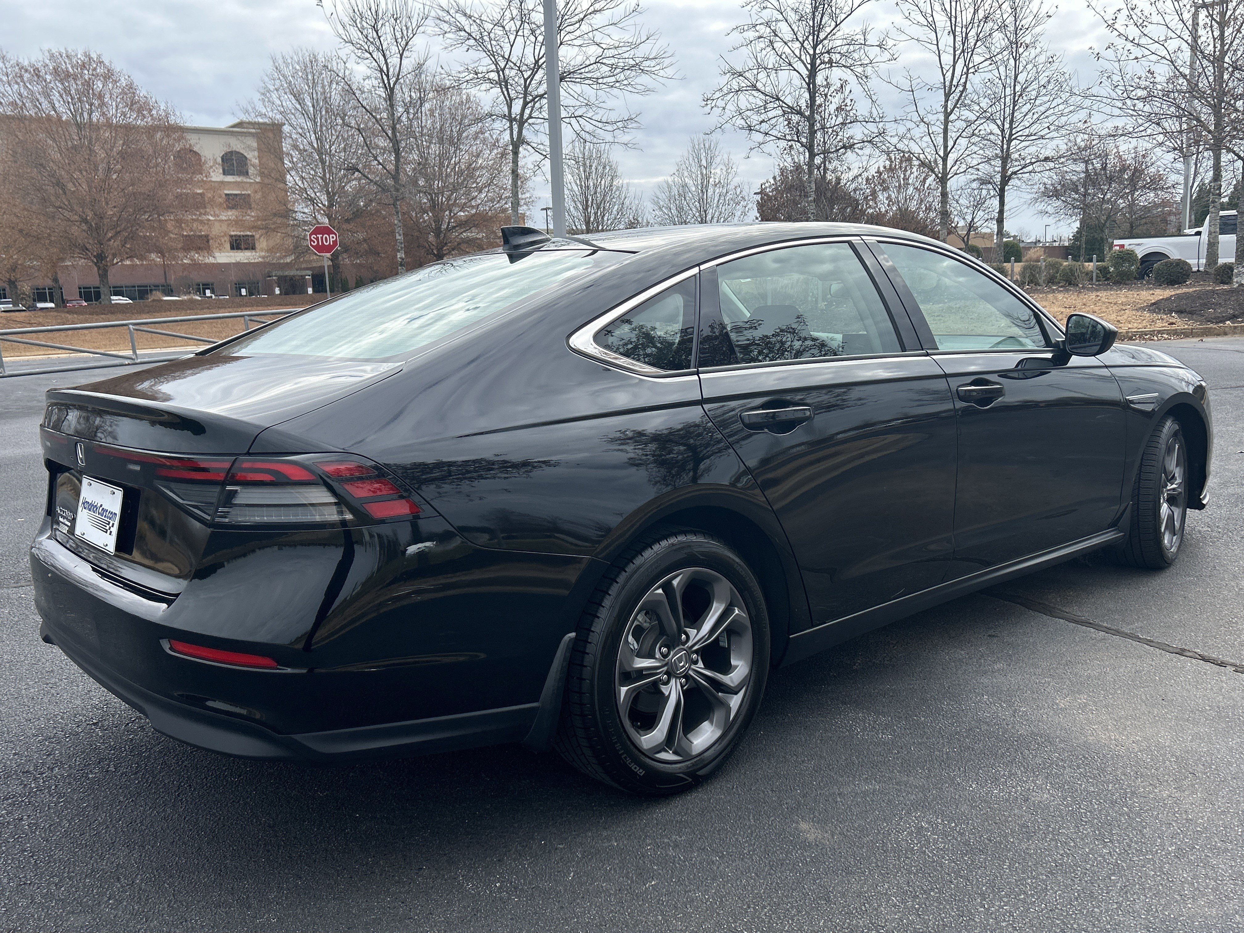 Used 2023 Honda Accord EX image 9