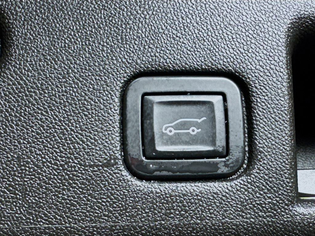 Used 2018 Chevrolet Equinox LT image 30