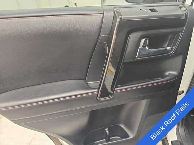 Used 2017 Toyota 4Runner TRD Off-Road Premium AWD/4WD image 18