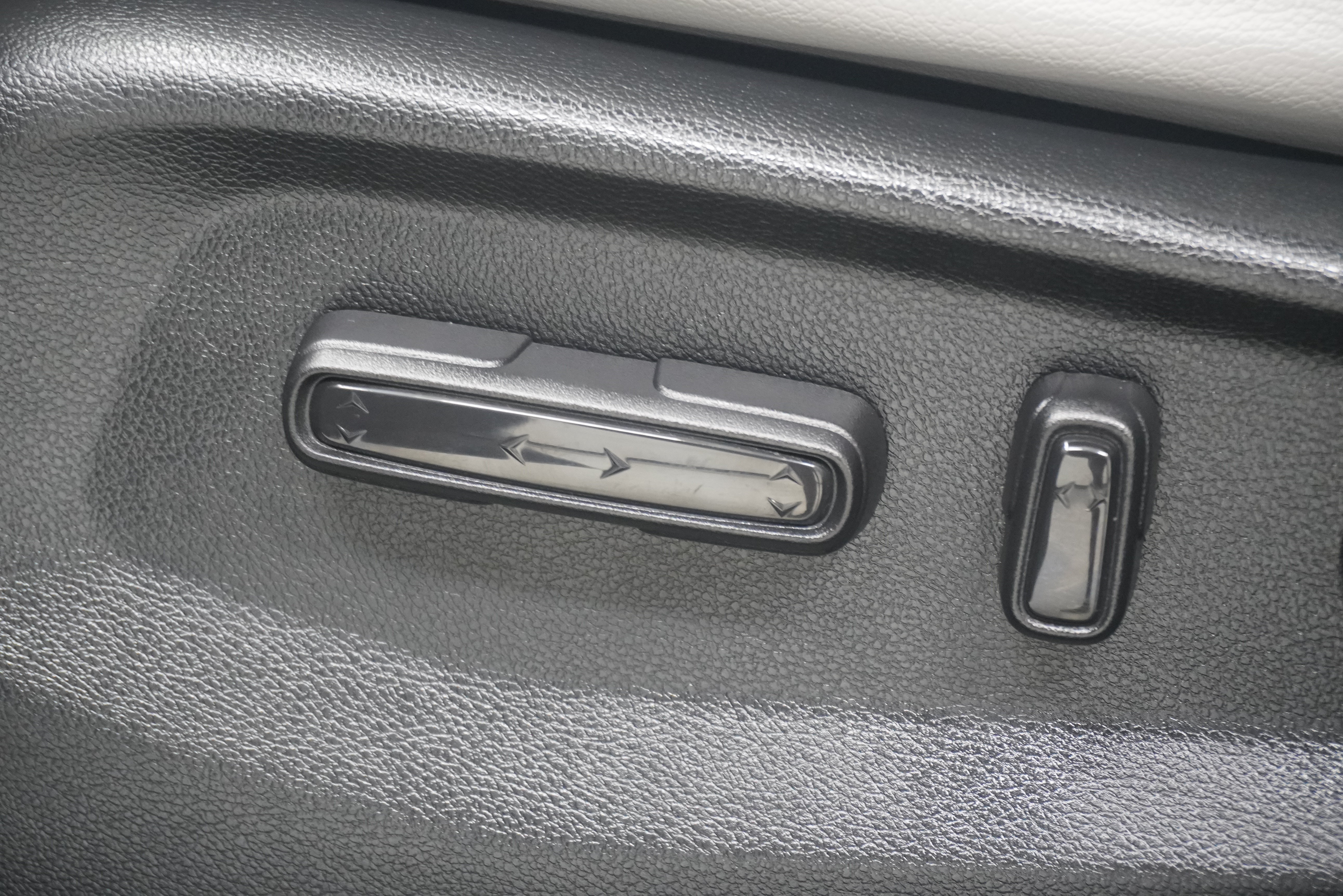 Used 2018 Honda CR-V Touring image 14