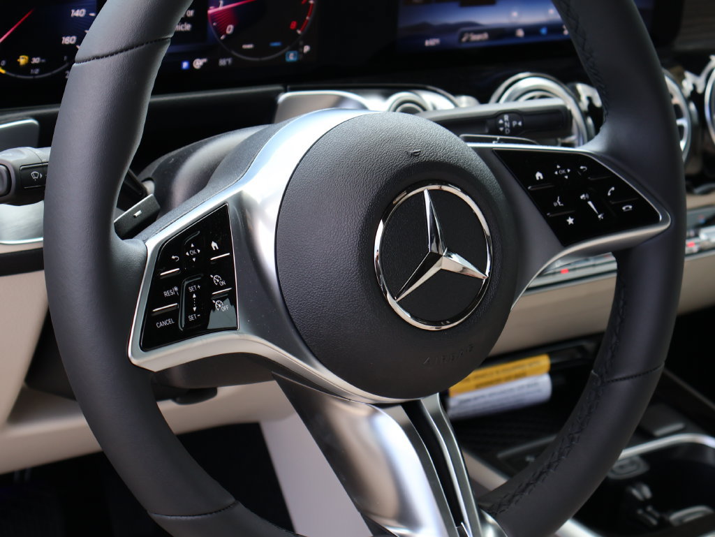 New 2026 Mercedes-Benz GLB 250 4MATIC image 18