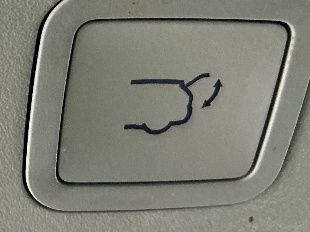 Used 2018 Jeep Compass Limited w/ Navigation Group image 30