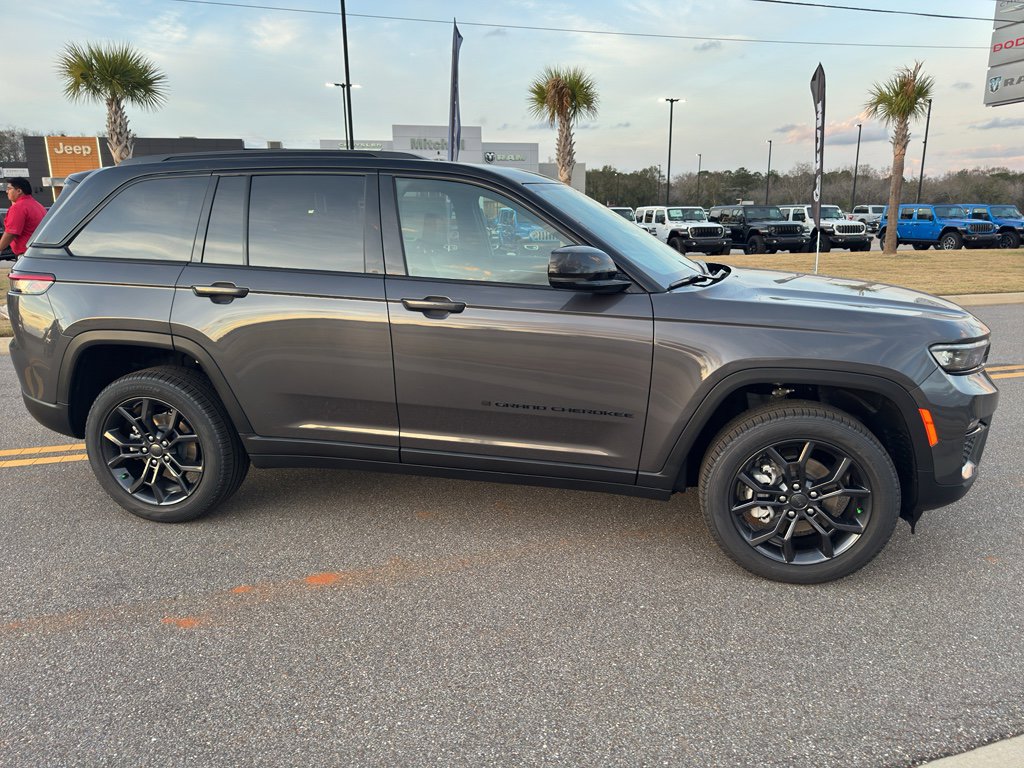 New 2025 Jeep Grand Cherokee Limited AWD/4WD image 3