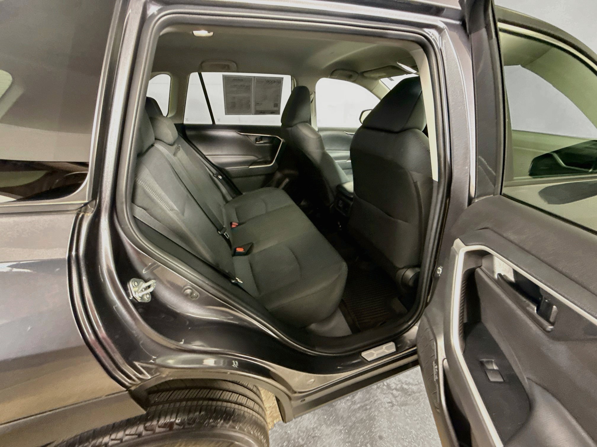 Used 2022 Toyota RAV4 LE AWD/4WD image 25
