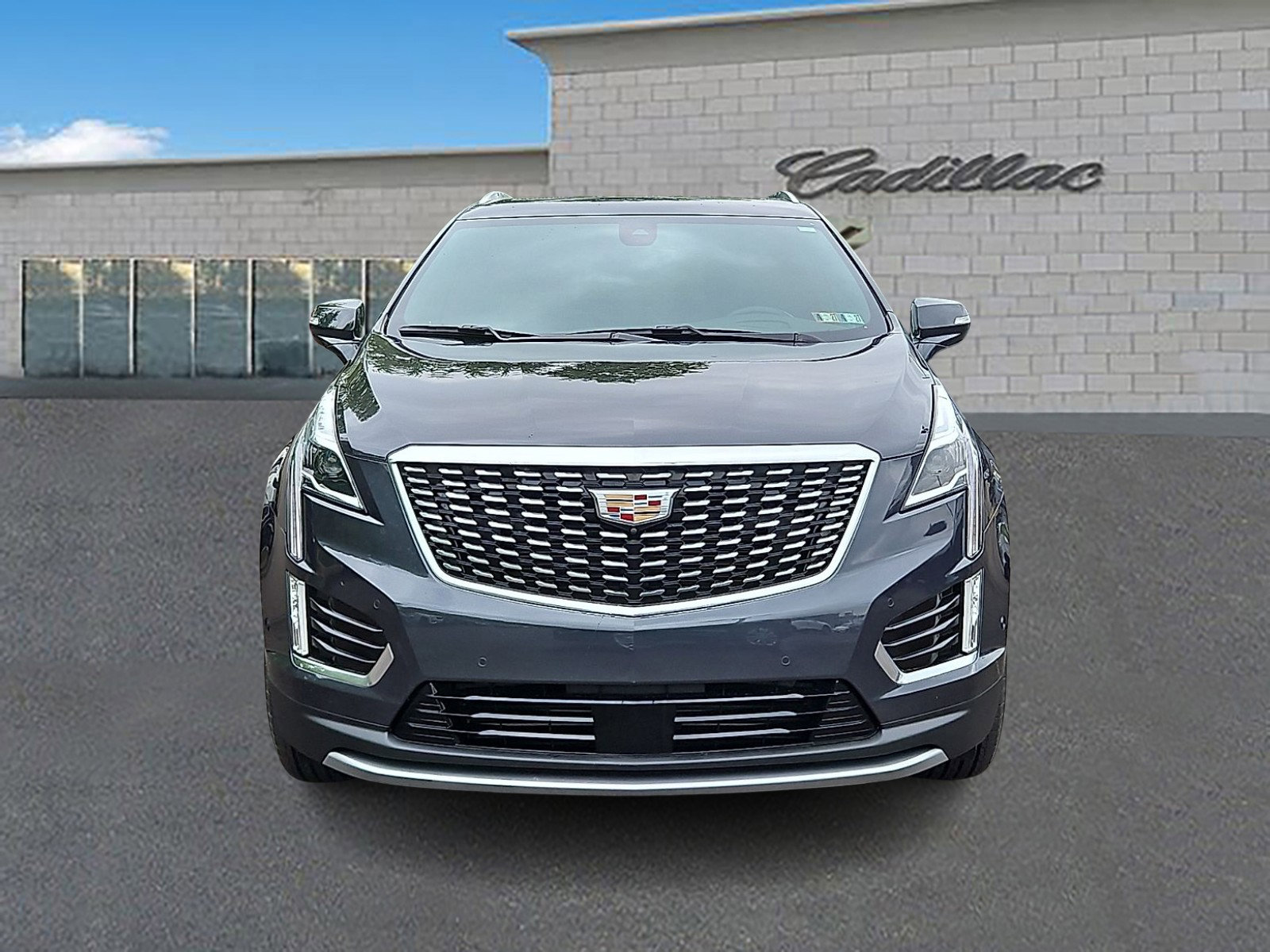 Used 2022 Cadillac XT5 Premium Luxury w/ Technology Package AWD/4WD image 2