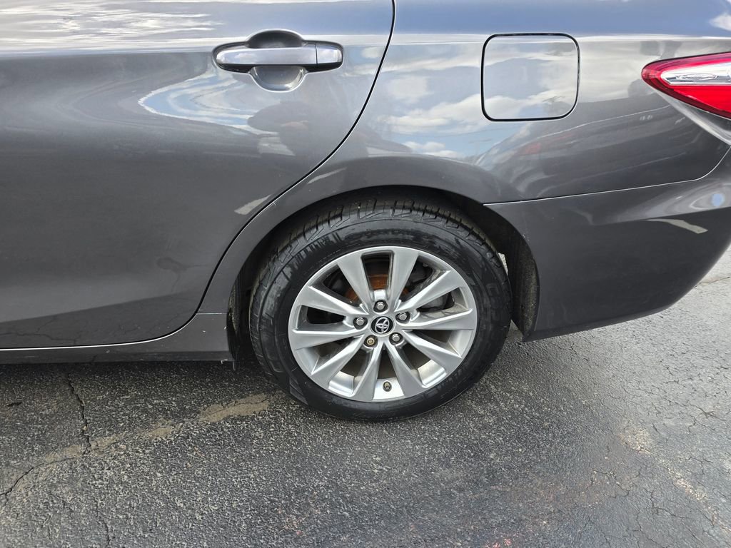 Used 2017 Toyota Camry XLE w/ Moonroof Package image 4