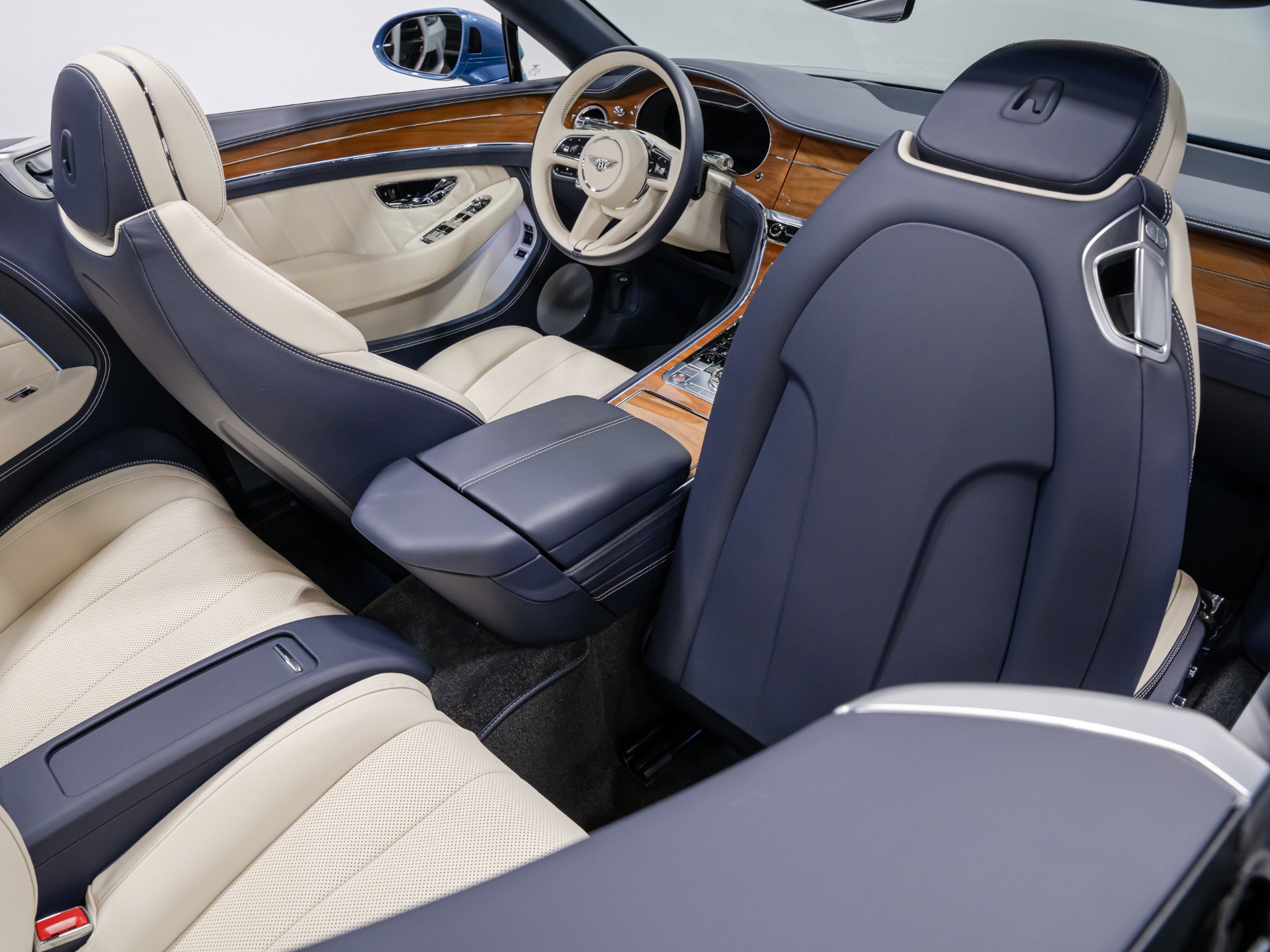 Used 2024 Bentley Continental GT V8 AWD/4WD image 83
