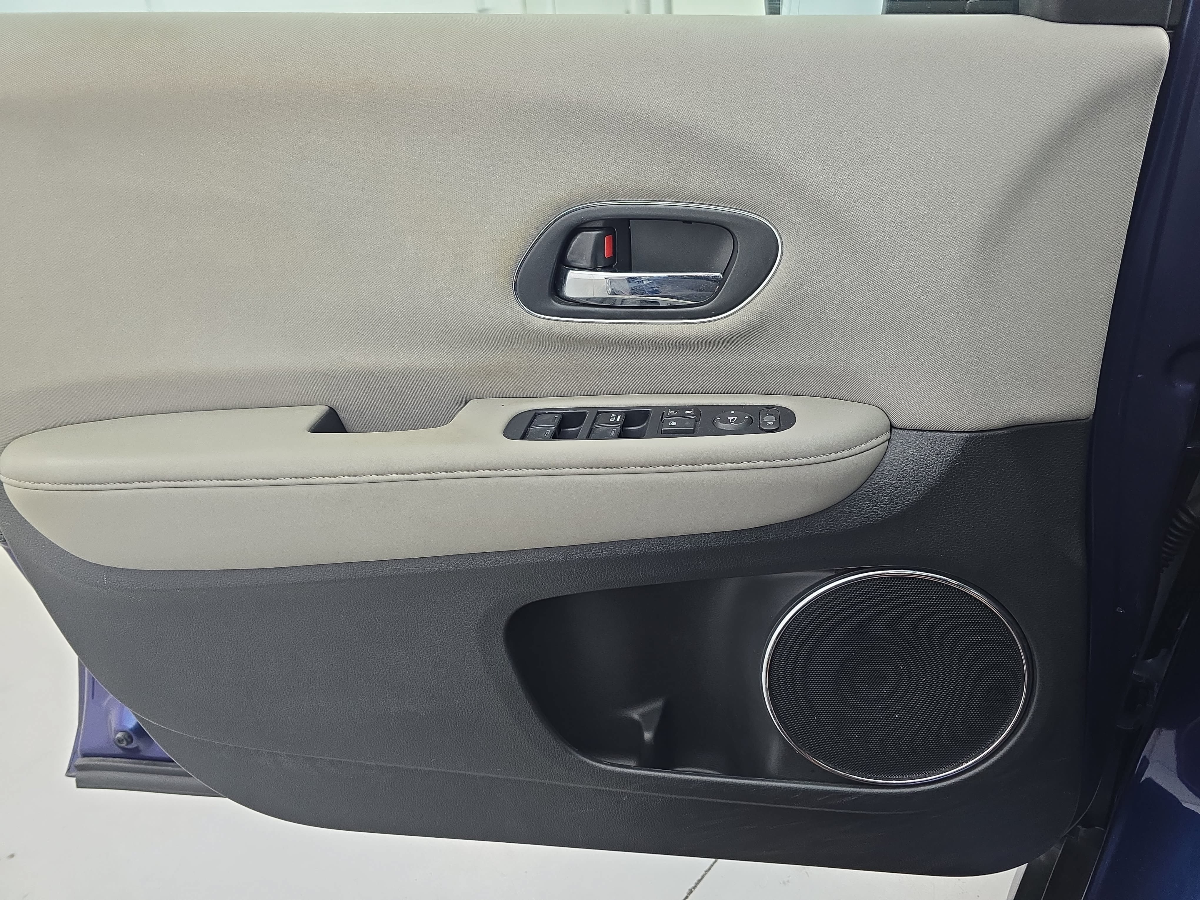 Used 2016 Honda HR-V EX image 25