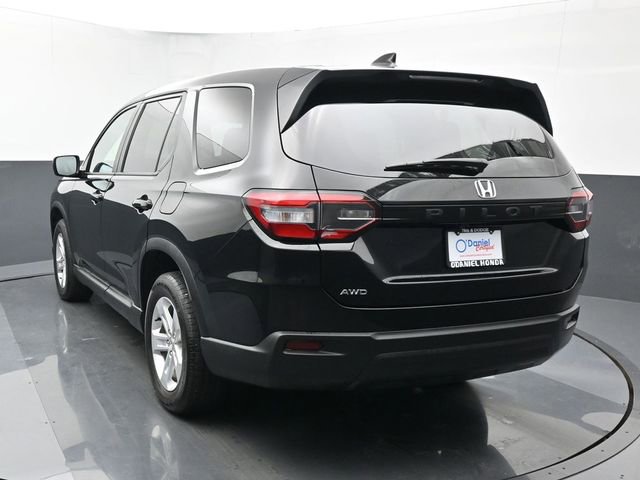 Used 2024 Honda Pilot LX image 3