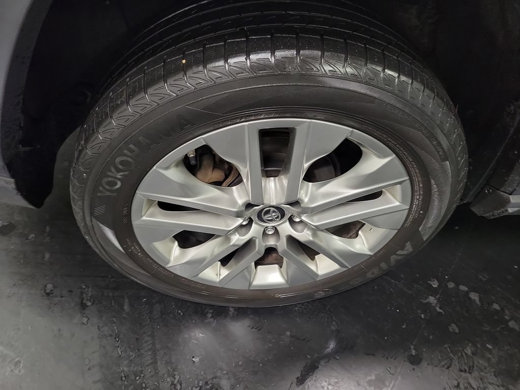 Used 2019 Toyota RAV4 Limited FWD image 11