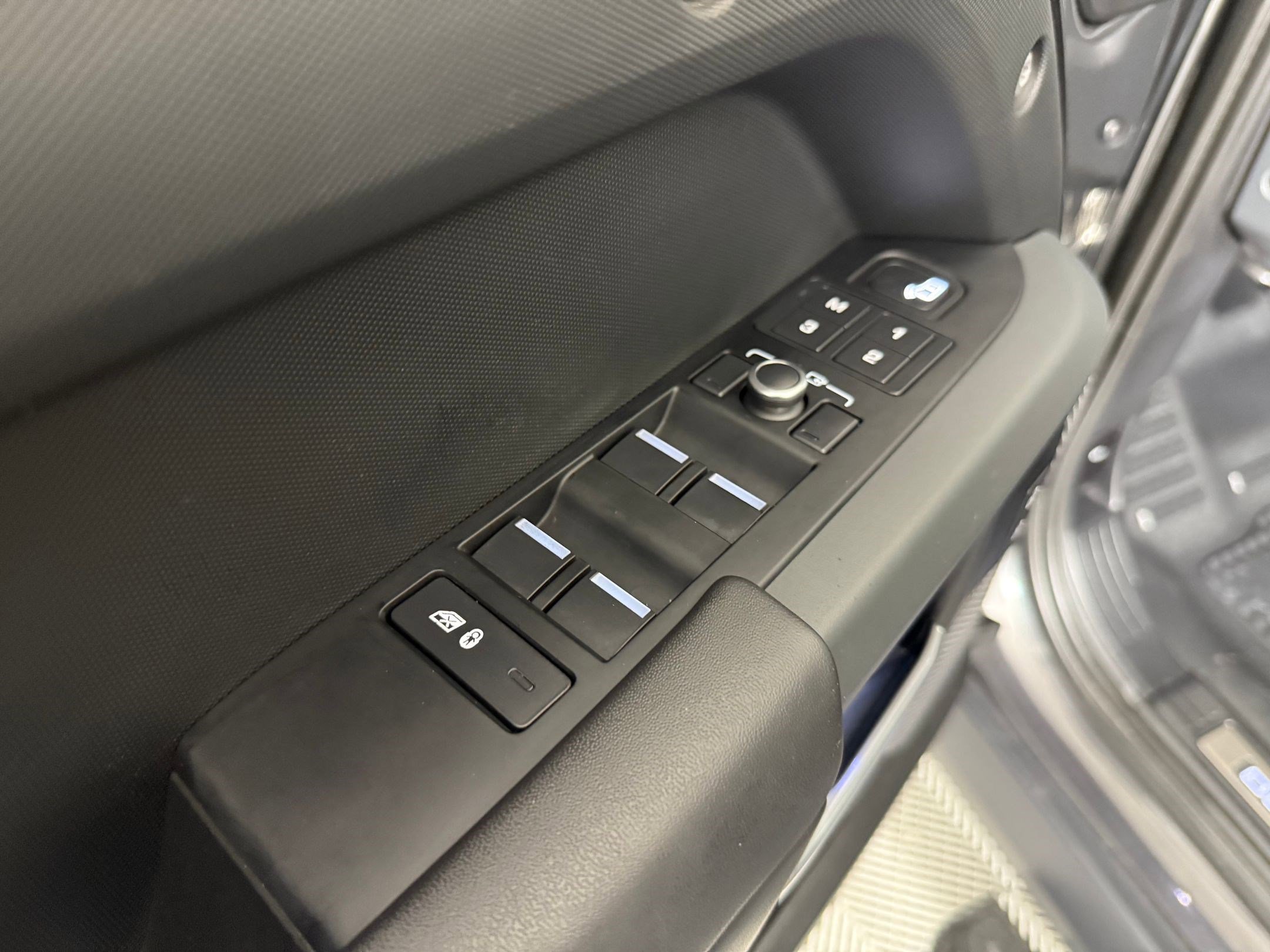 Used 2021 Land Rover Defender 110 X image 13