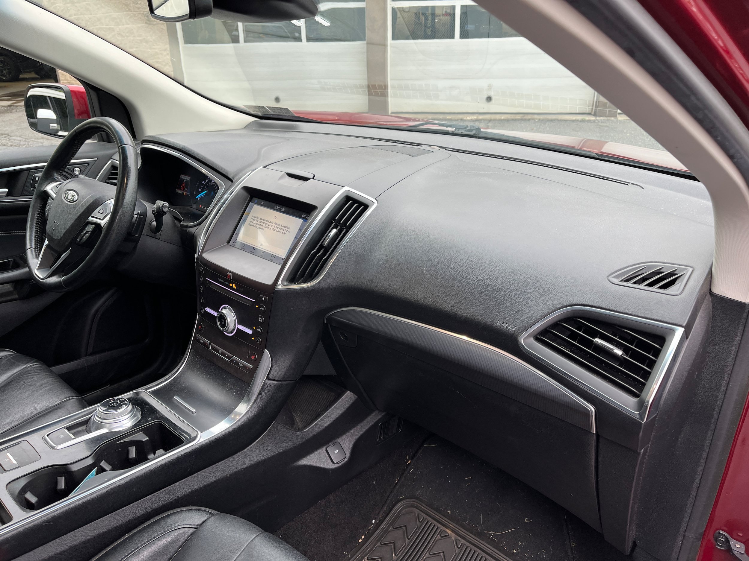 Used 2019 Ford Edge Titanium w/ Cold Weather Package AWD/4WD image 7