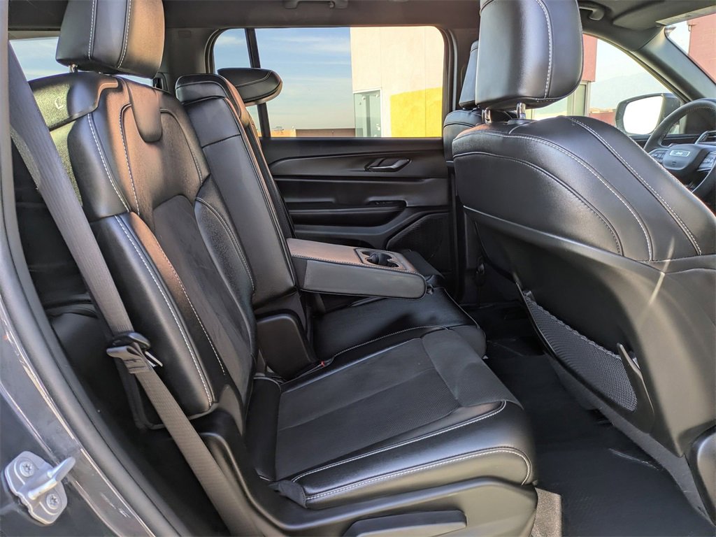 Used 2024 Jeep Grand Cherokee L Laredo image 31