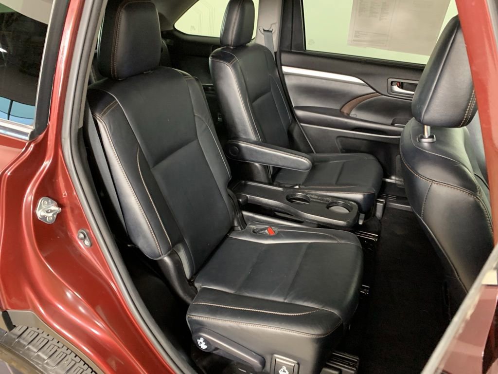 Used 2018 Toyota Highlander XLE AWD/4WD image 36