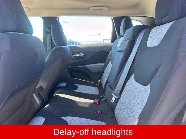 Used 2014 Jeep Cherokee Sport FWD image 15