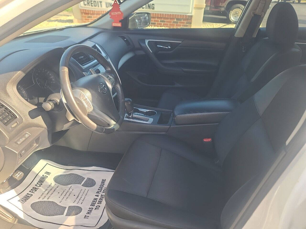 Used 2017 Nissan Altima 2.5 SR w/ Midnight Edition Package FWD image 13