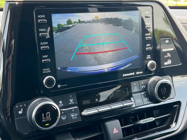 Used 2022 Toyota Highlander XLE AWD/4WD image 25
