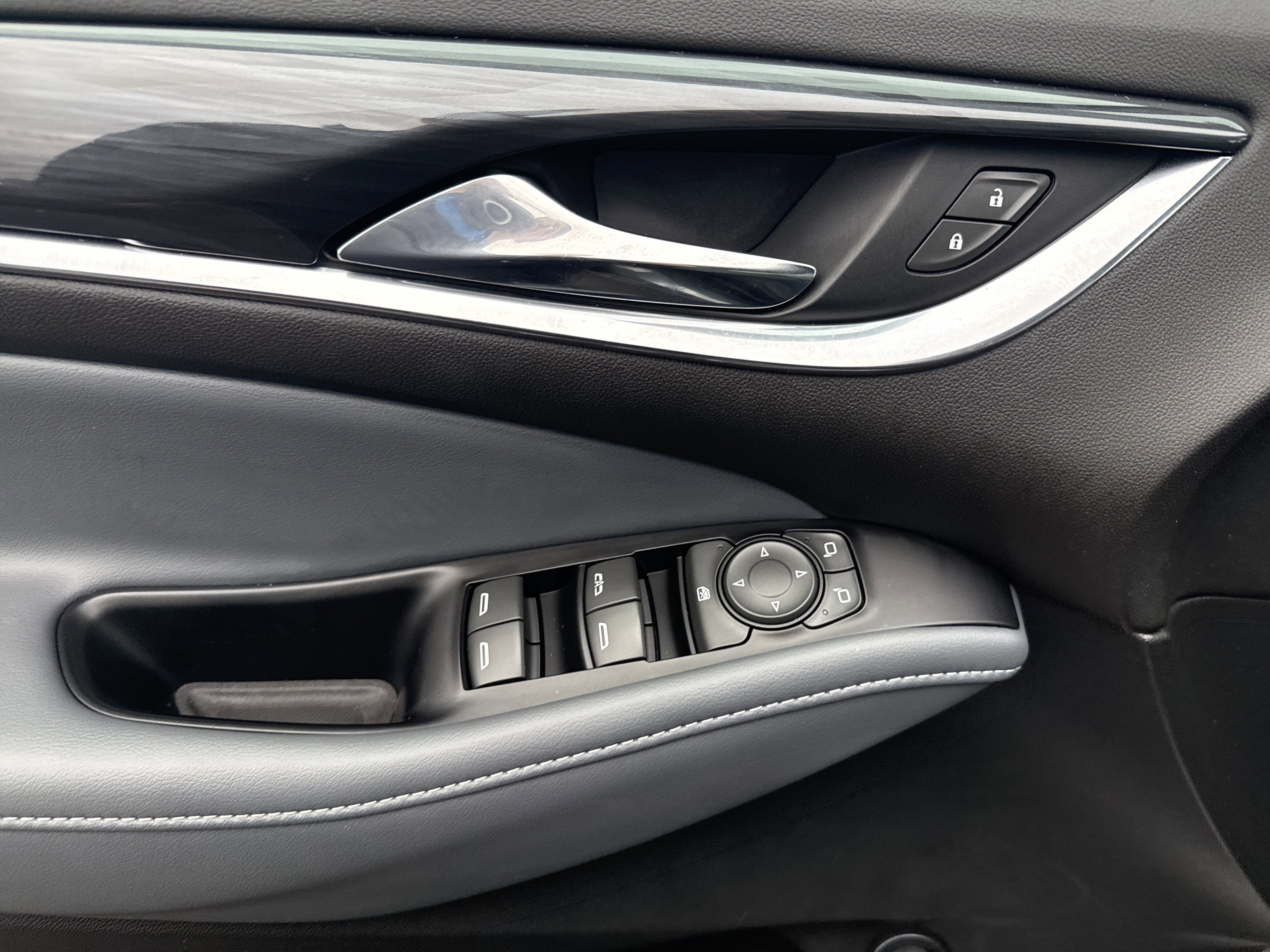 Used 2023 Buick Enclave Essence w/ Experience Buick Package image 18