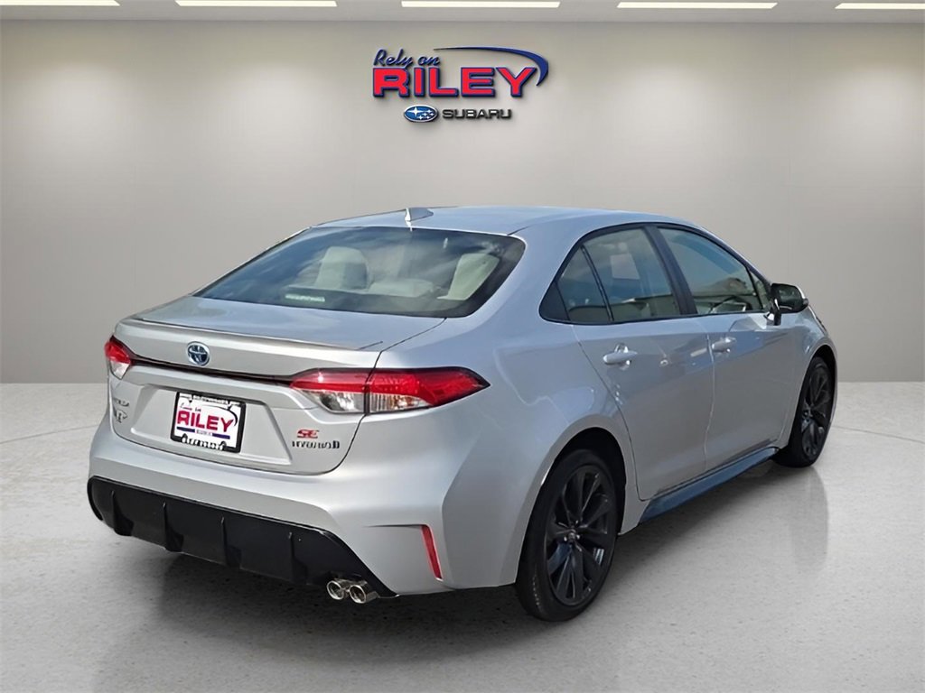 Used 2023 Toyota Corolla SE w/ SE Package image 5