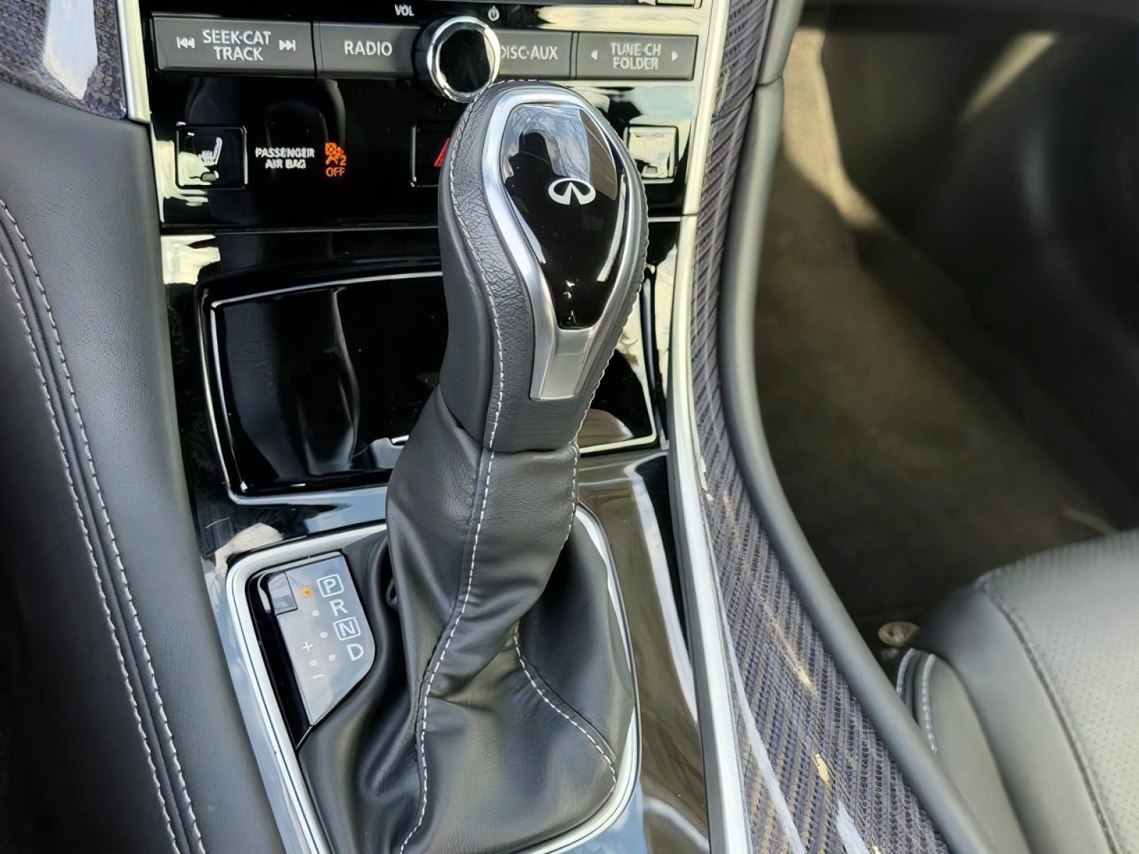 Used 2017 INFINITI Q60 Red Sport 400 RWD image 27
