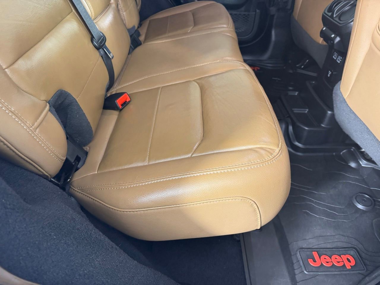 Used 2020 Jeep Wrangler Unlimited Sahara image 27