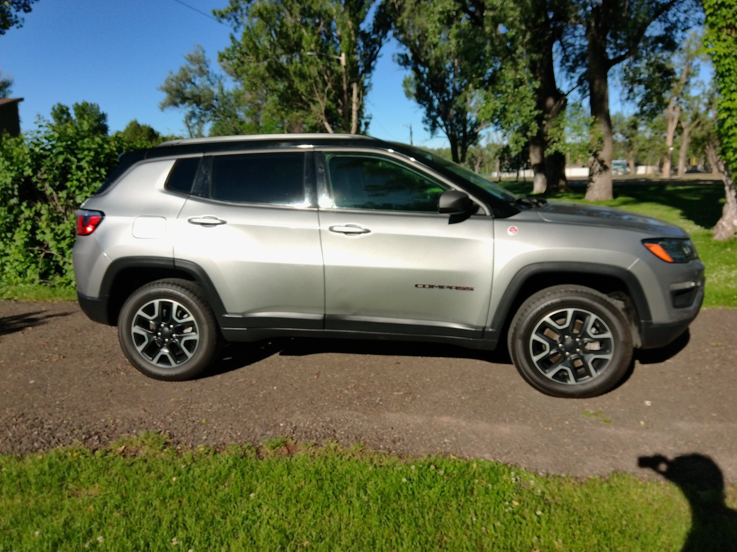 Used 2019 Jeep Compass Trailhawk w/ Cold Weather Group AWD/4WD image 2