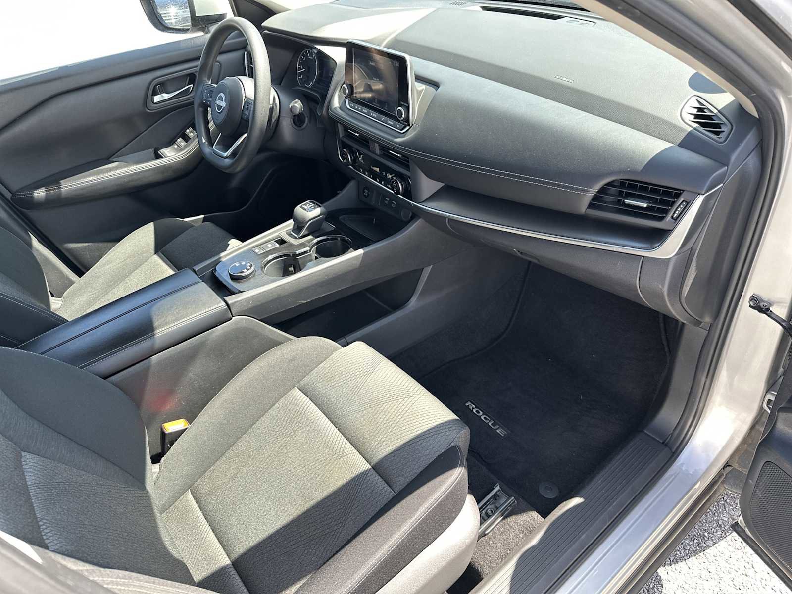 Used 2024 Nissan Rogue SV AWD/4WD image 27