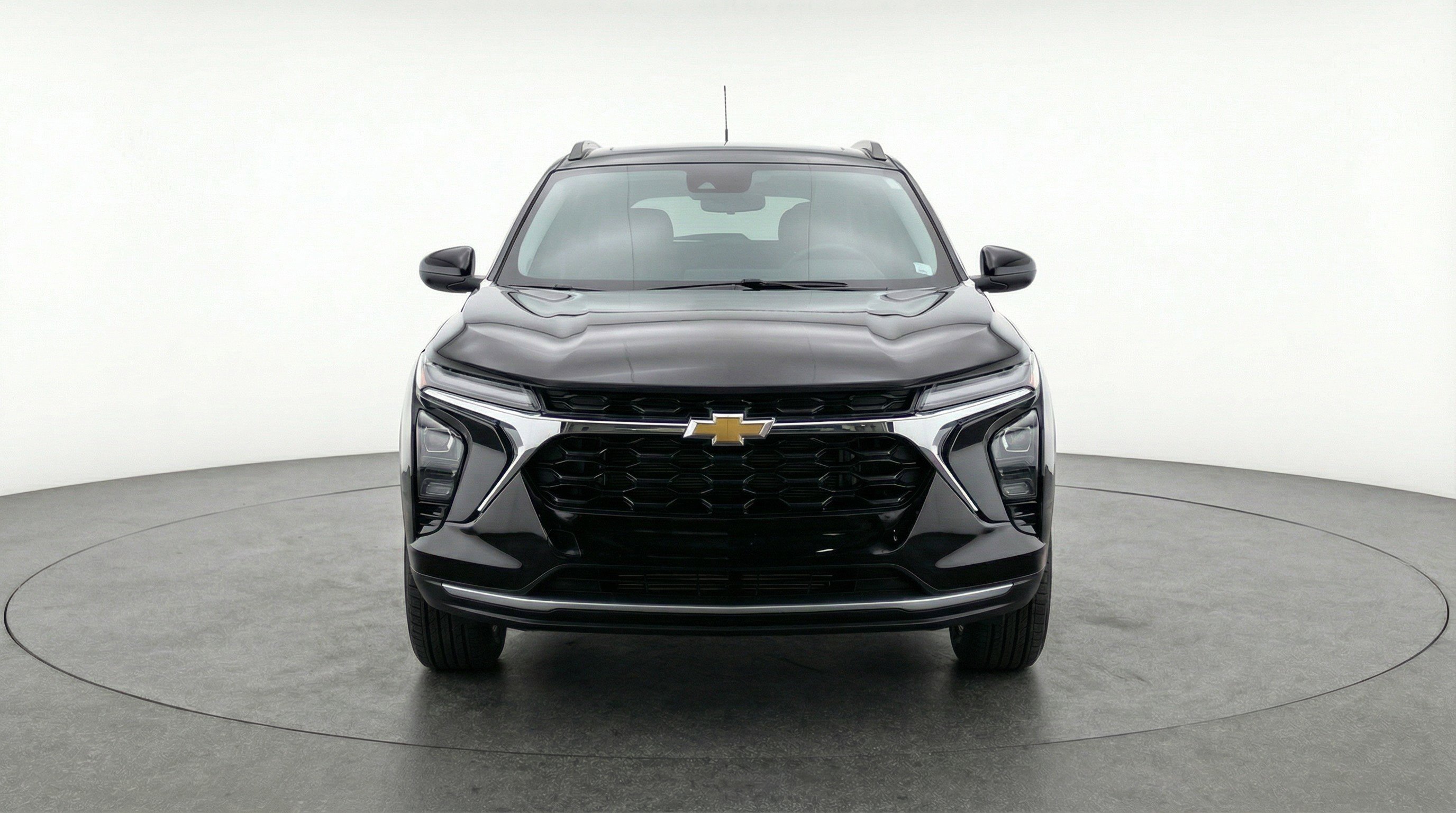 Used 2025 Chevrolet Trax LT image 2