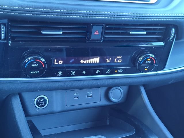 Used 2022 Nissan Rogue SV FWD image 11