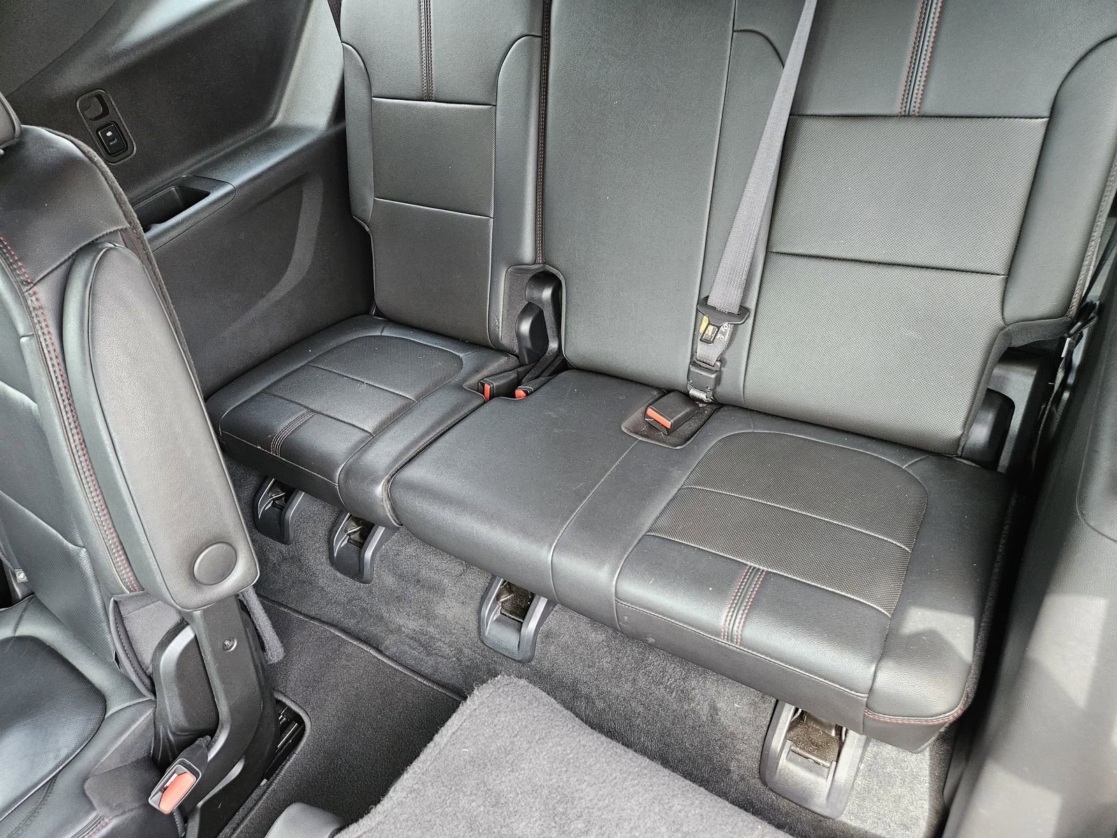 Used 2023 Chevrolet Traverse RS image 35