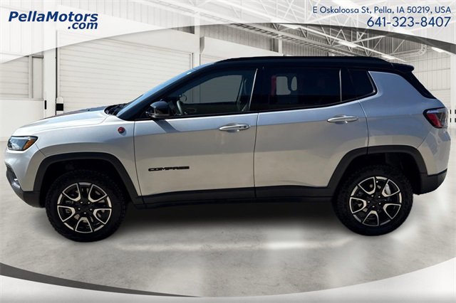 Used 2024 Jeep Compass Trailhawk image 6