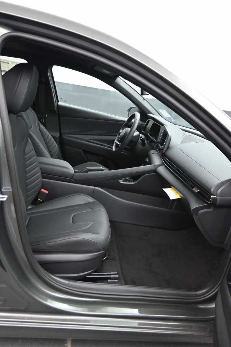New 2026 Hyundai Elantra SEL Sport FWD image 11