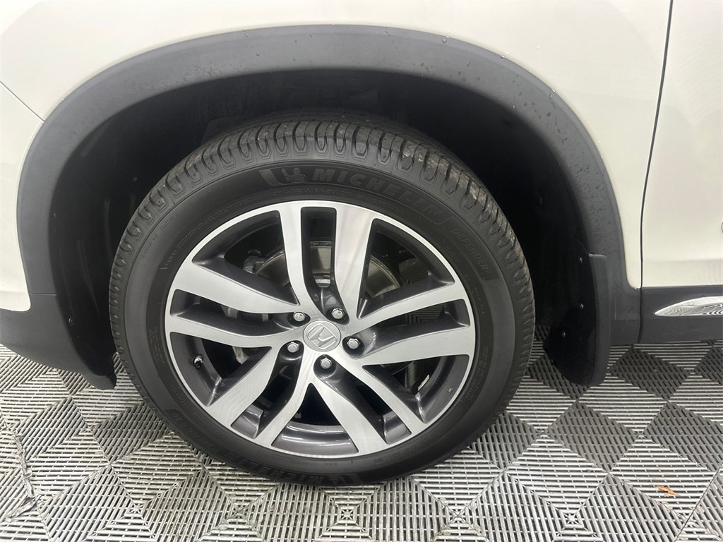 Used 2018 Honda Pilot Touring image 13