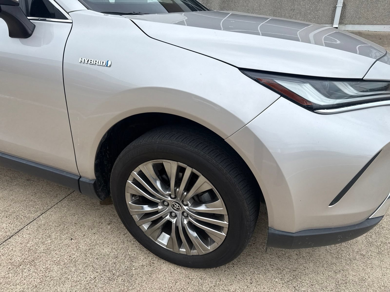 Used 2021 Toyota Venza Limited AWD/4WD image 4