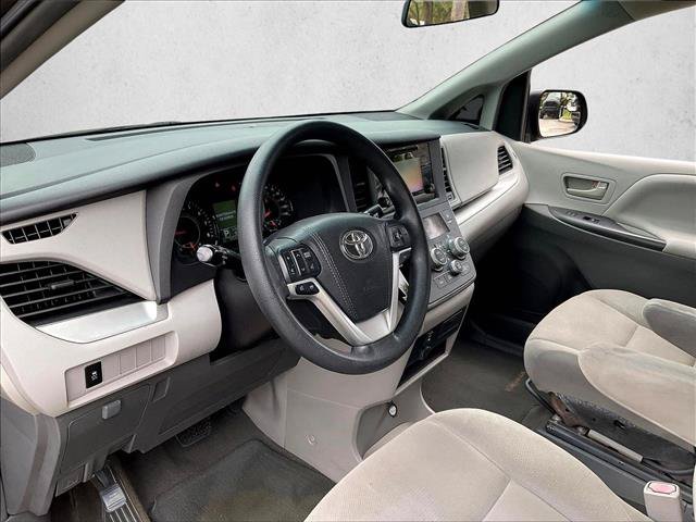 Used 2017 Toyota Sienna L FWD image 14