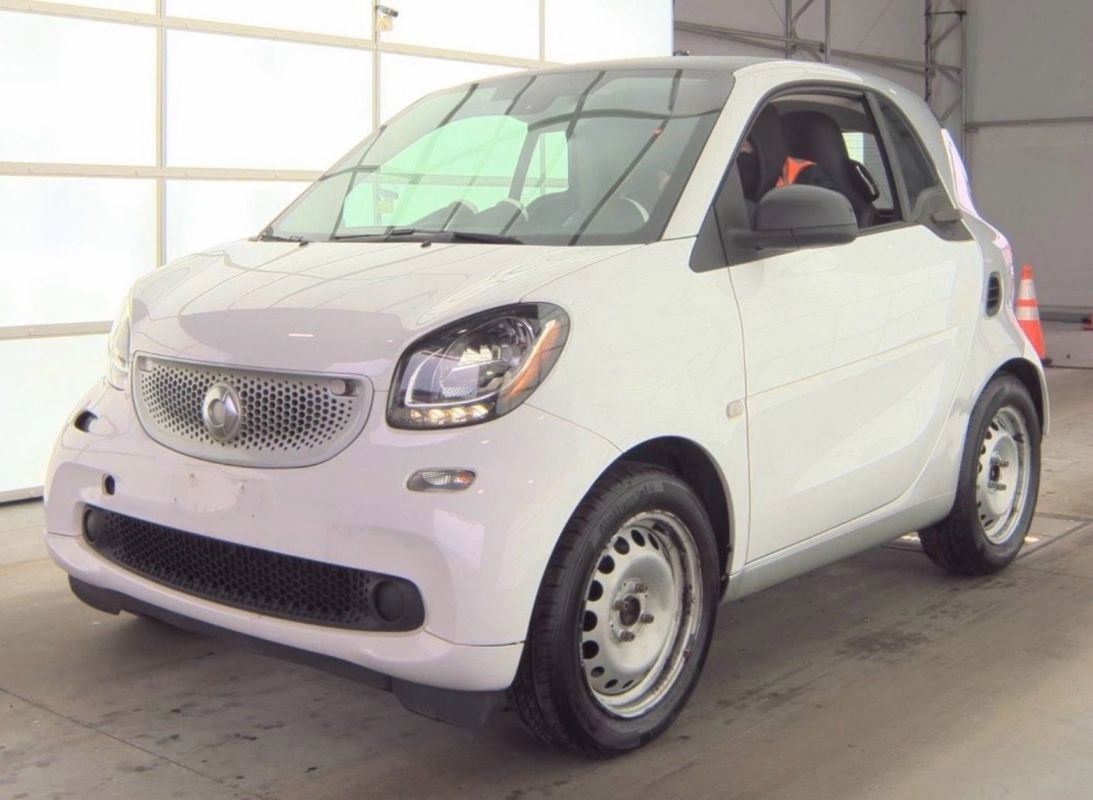 Used 2016 smart fortwo pure image 1