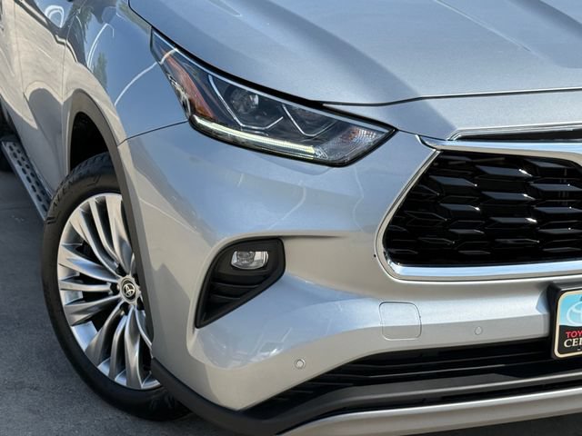 Used 2023 Toyota Highlander Platinum FWD image 4